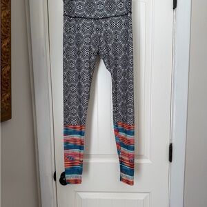 Onzie Women’s Tribal Graphic Print Legging NWOT